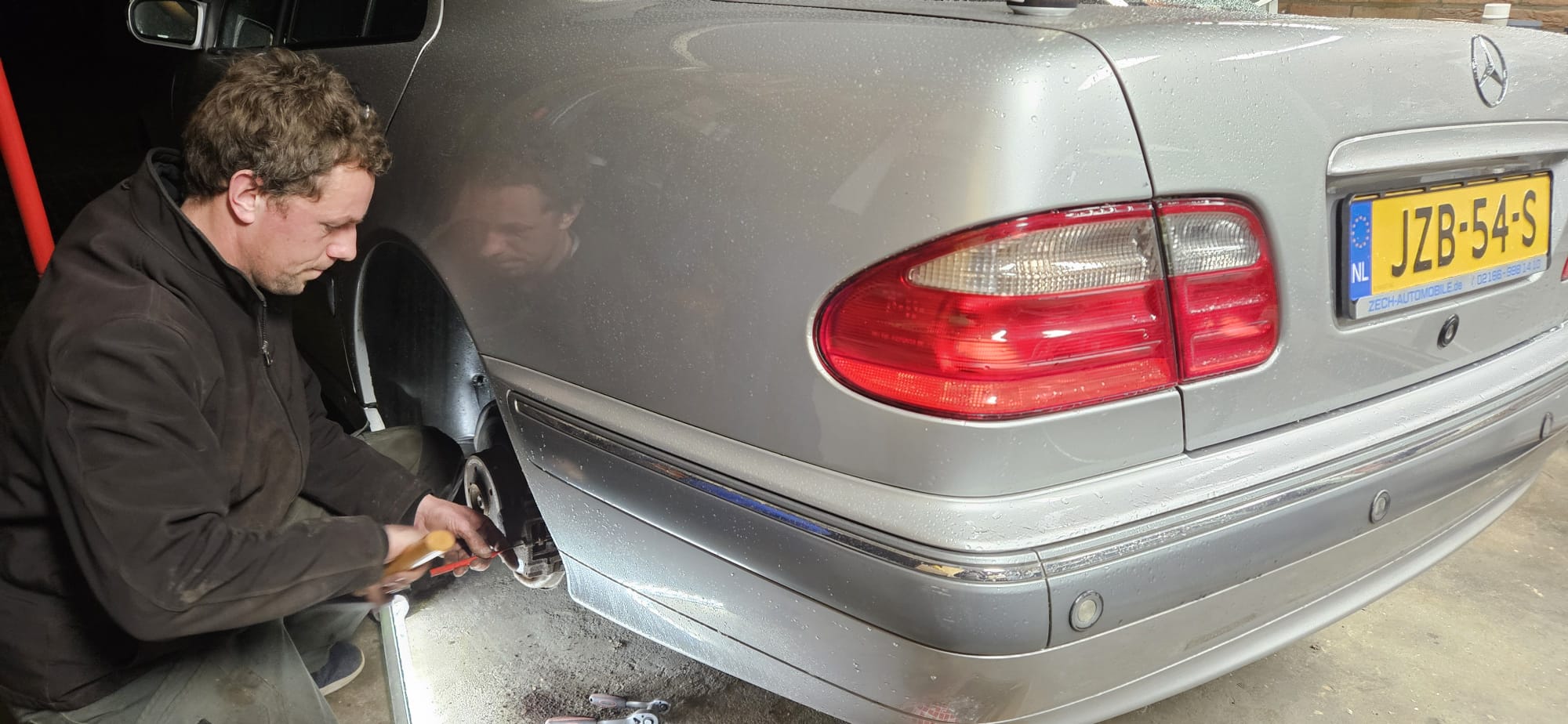 Replacing near brake disks and pads